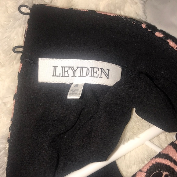 Small Leyden long sleeve cold shoulder dress - Picture 4 of 5